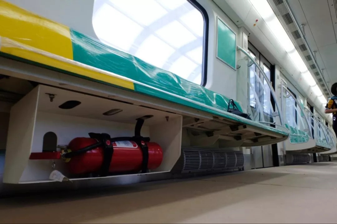 今天上午10点19分,记者从大兴区的瀛海车辆段首次乘车前往海户屯站.