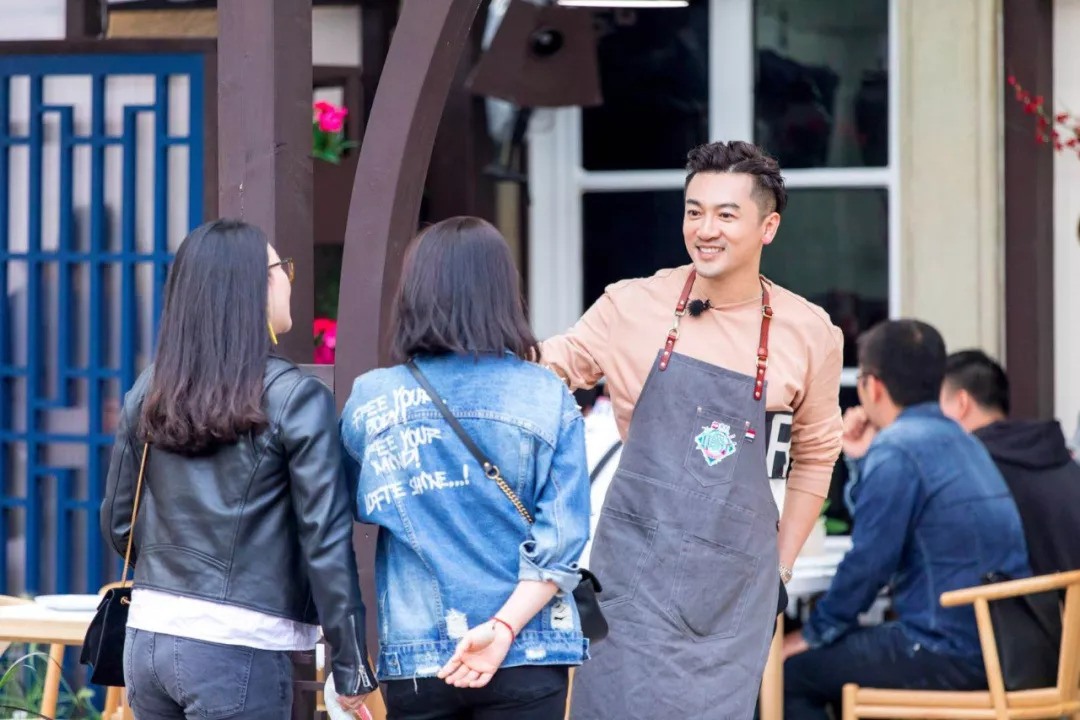 《中餐厅2》收视八连冠 "收纳能手"杨子姗圈粉无数包贝尔英语引爆笑