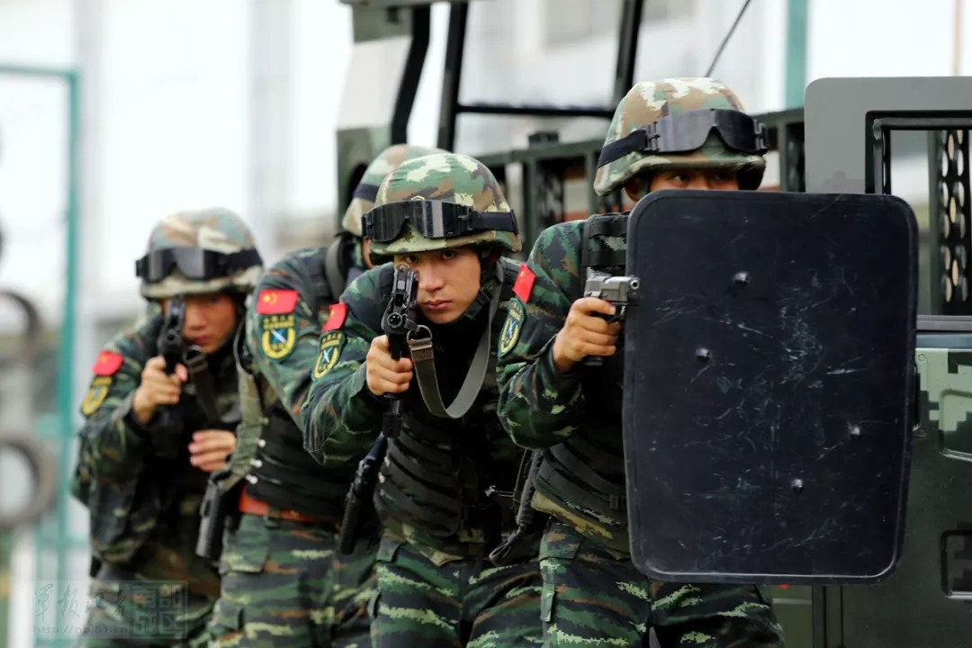 广西南宁:武警特战队员开展实战化演练|暴恐分子|武警|人质_新浪军事_