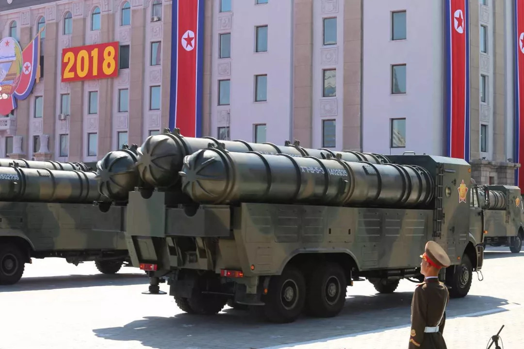 朝鲜70年国庆阅兵气氛和缓 防空导弹和反舰导弹