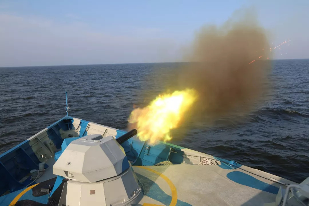 某导弹快艇大队组织舰炮对海射击训练某岸勤部组织军事体育运动会百米