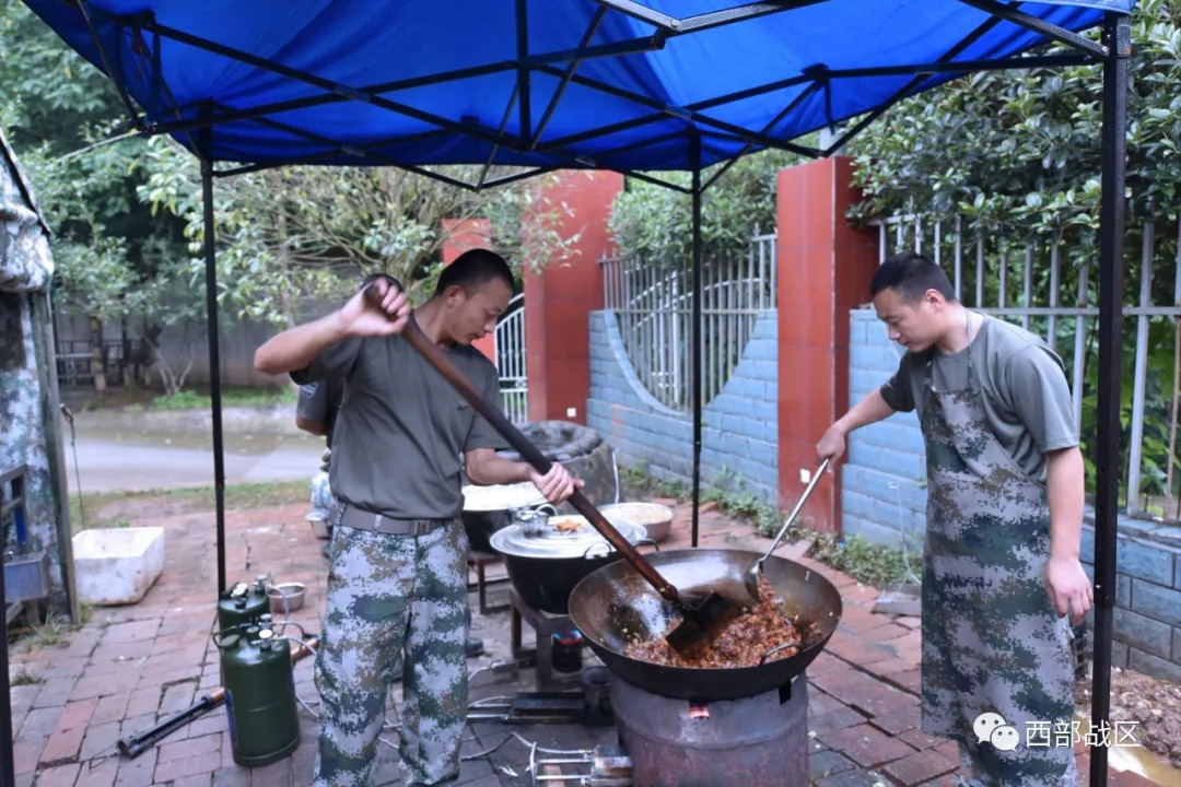 迷彩味的野炊,请看兵哥哥教你做无烟灶
