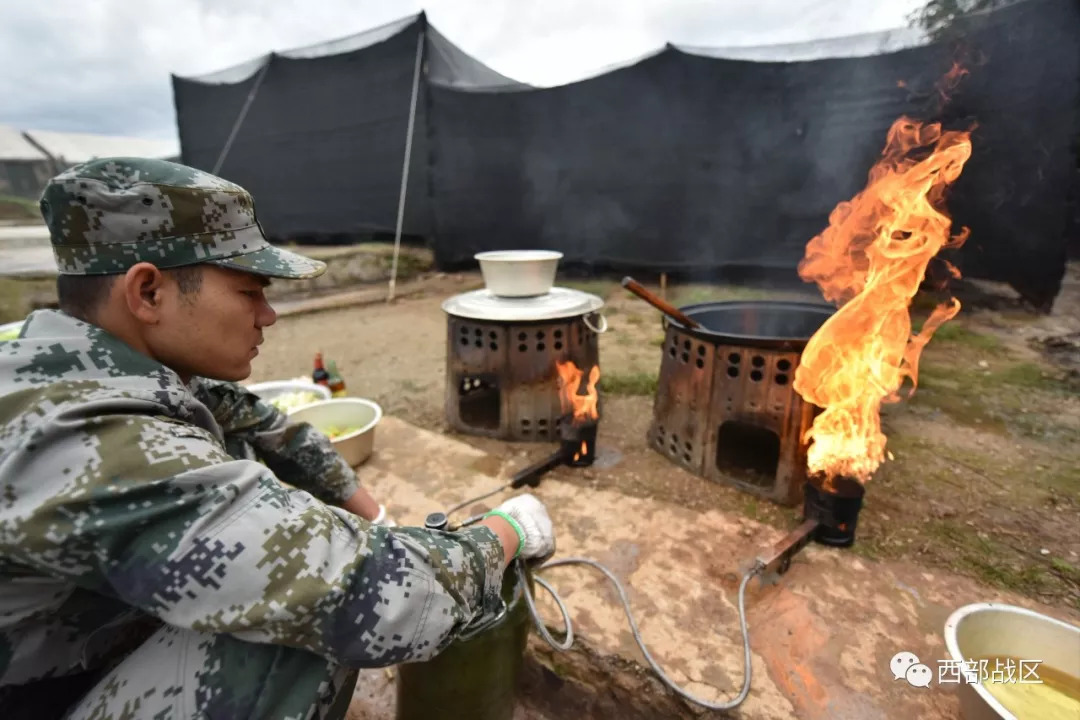迷彩味的野炊,请看兵哥哥教你做无烟灶
