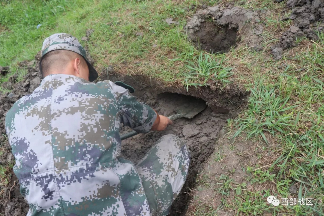 迷彩味的野炊,请看兵哥哥教你做无烟灶