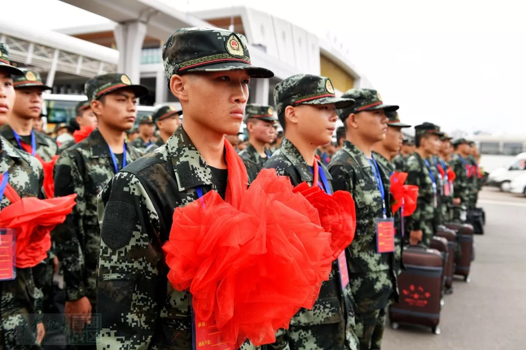 一组图片带你看看新兵入伍时的模样