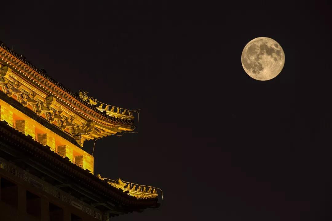 中秋明月满 人间天涯共此时