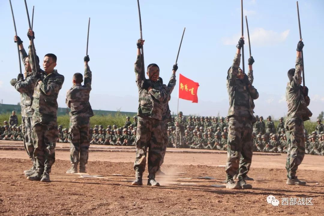 金秋时节军号响 利剑出鞘刺苍穹——新疆军区某炮兵团