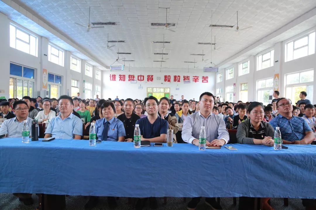 护苗共成长| 邀请全市法治巡讲团走进步凤中学