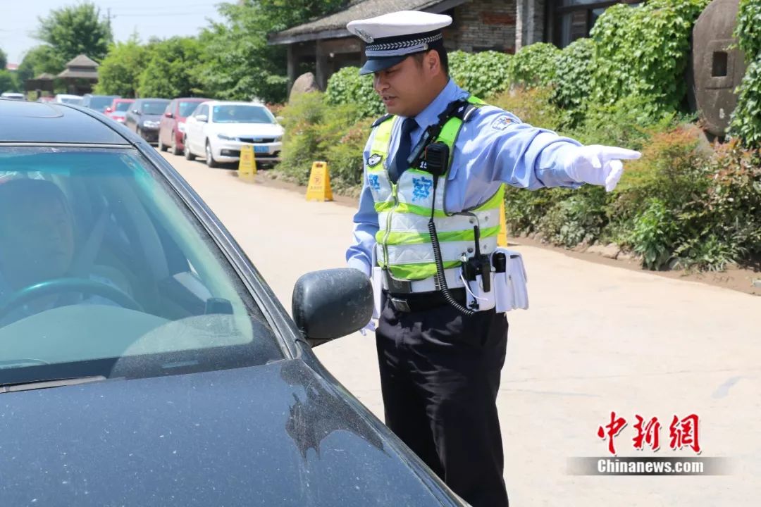 正在执勤的郑志超