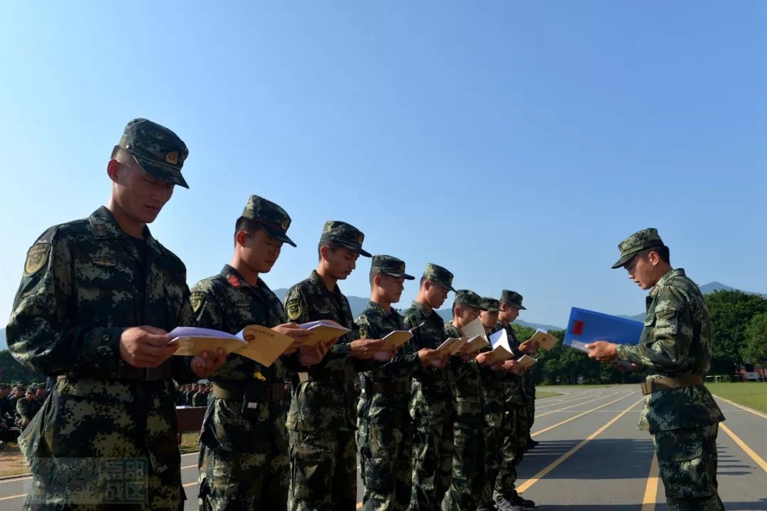 新兵第一次训练会操:是骡子是马拉出来溜溜|兵营|新兵|训练_新浪军事