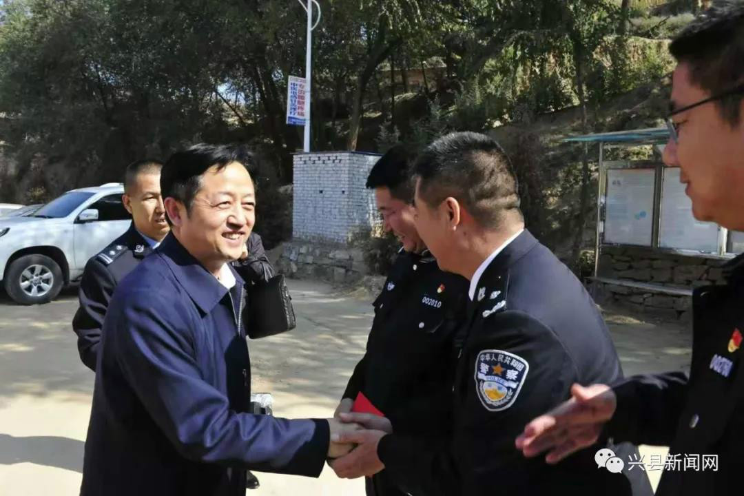 山西省交警总队长郭丙福到兴县慰问驻村帮扶队员和第一书记