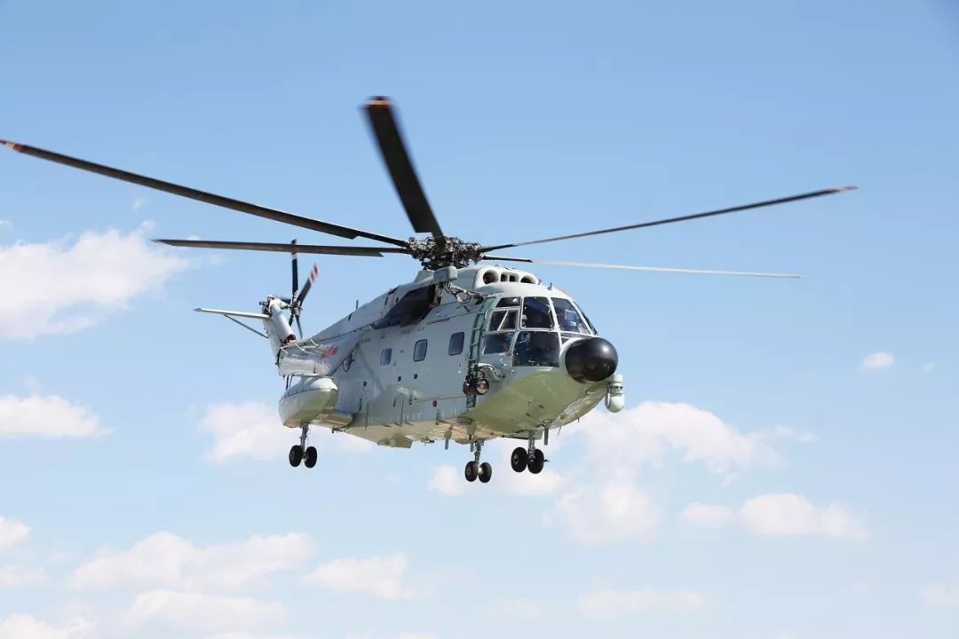 多架舰载直升机飞临市区军地联合救援演练堪称大片