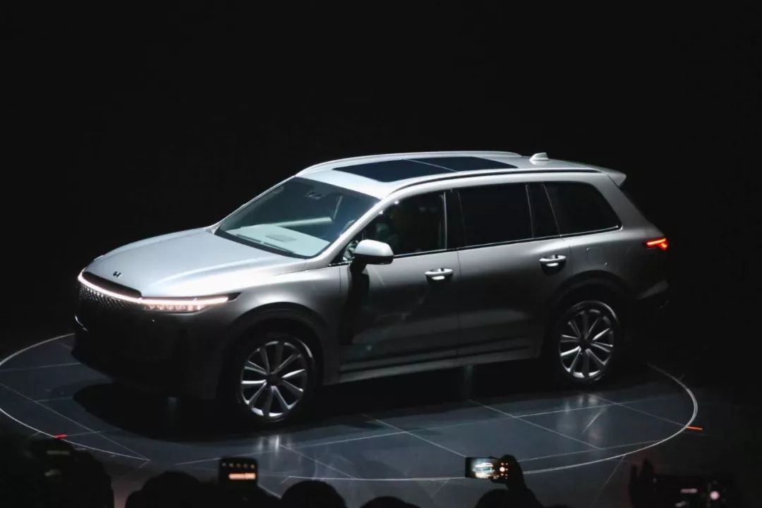 小爱语音控制李想造百万豪华suv定价不足40万续航超700公里