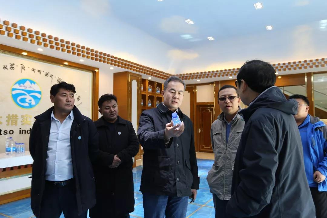 10月23日,拉萨市副市长,北京援藏指挥部副指挥长孙占生带队赴我县调研