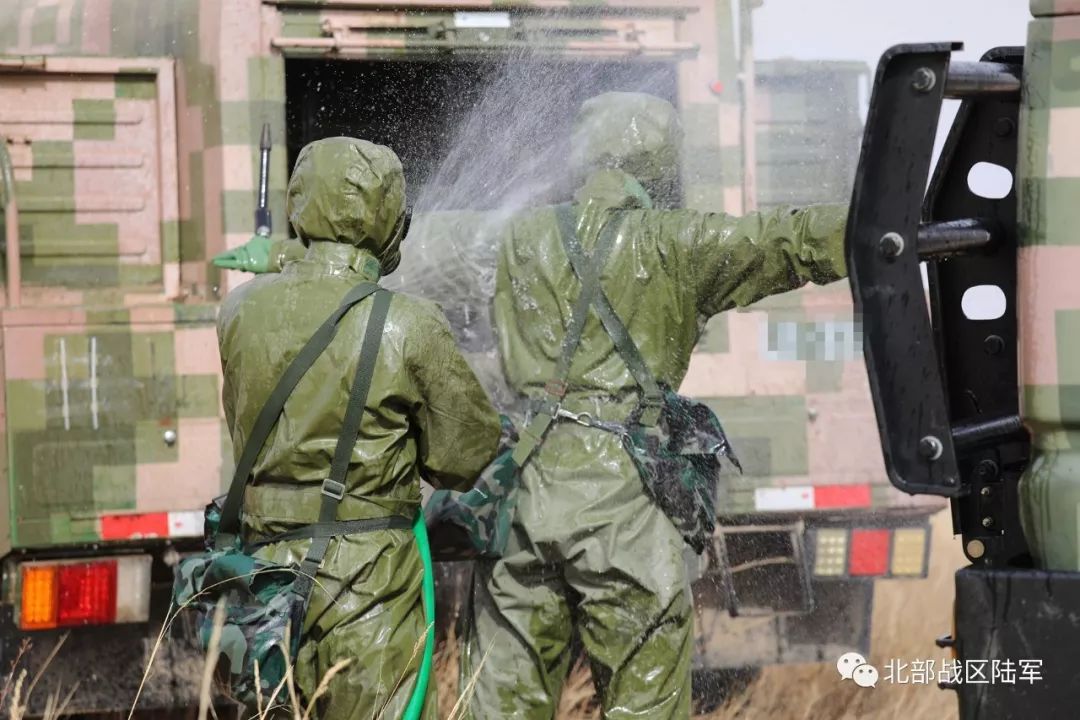突遇生化武器袭击看防化兵如何化险为夷