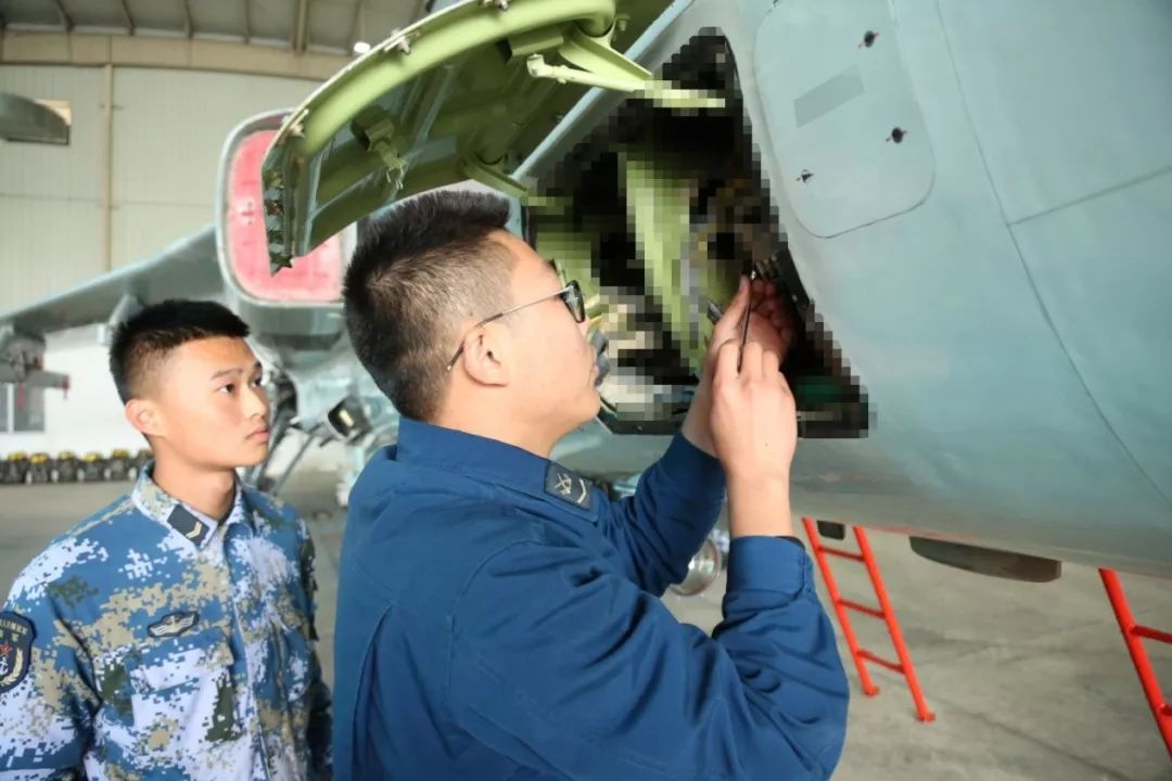 机务|战鹰|航空兵_新浪军事_新浪网