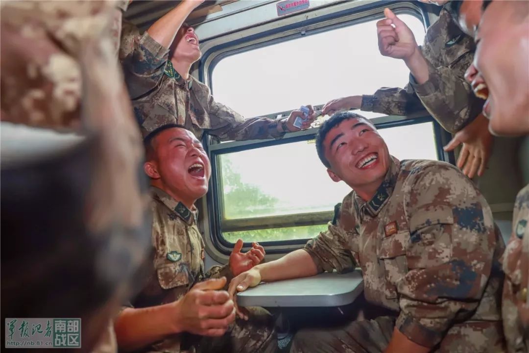 5天5夜的军列生活,兵哥哥这样过!