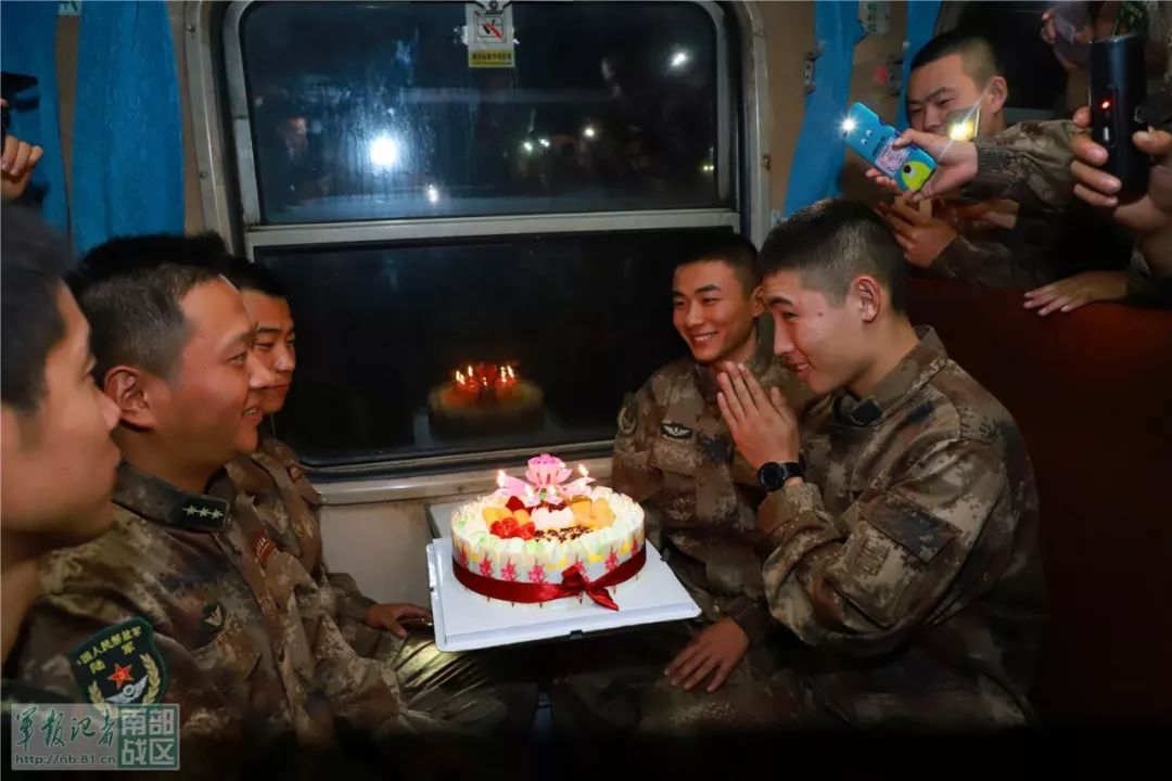 5天5夜的军列生活,兵哥哥这样过!