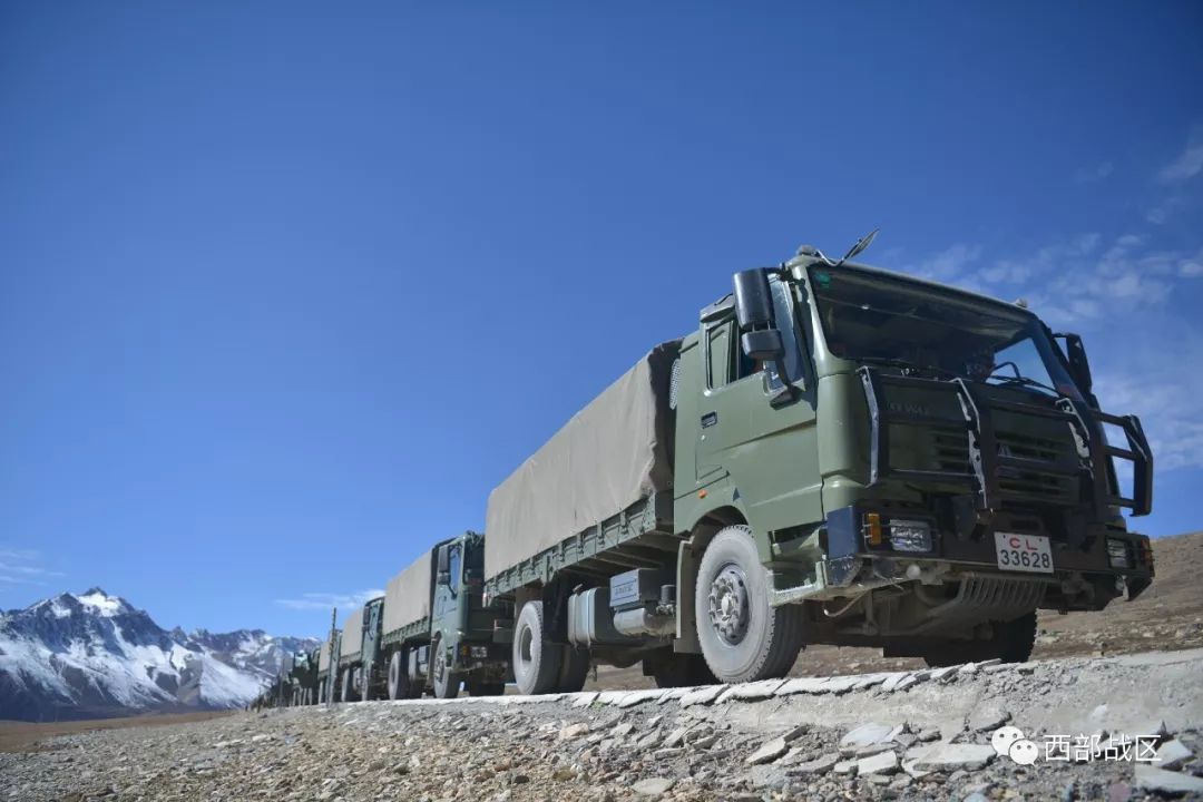 跨越三千里汽车兵运物资护边防