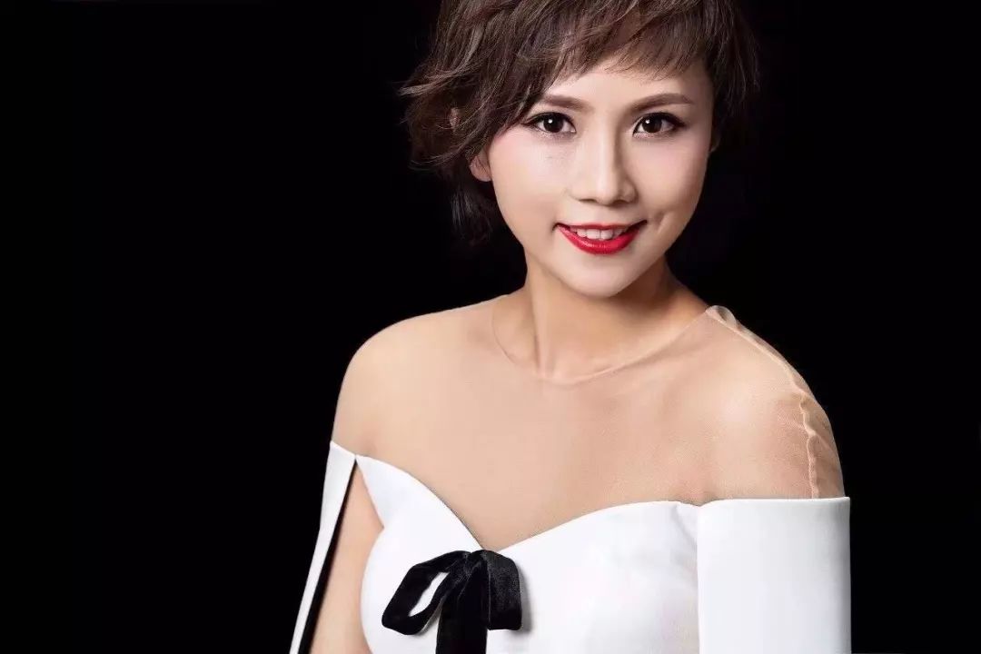 广东人民出版社千语街粤语传播大使黎绮雯广东广播电视台著名主持人