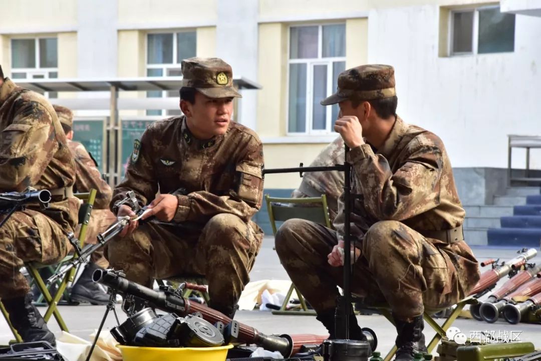 检查患者的"呼吸道"从来不大意"检查化验科"三人组,十几年的"临床经验