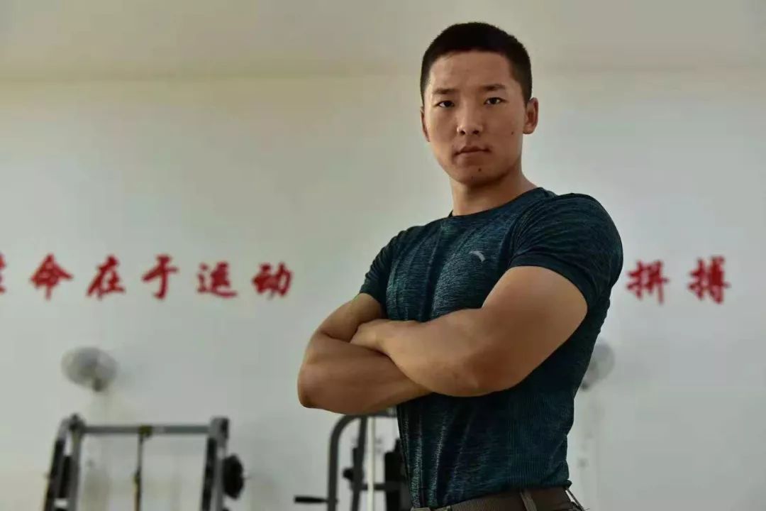 帅到爆军营健身大咖教你练肌肉