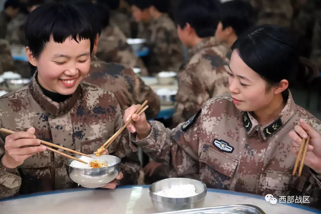 西部战区某团深入开展尊干爱兵兵兵友爱活动