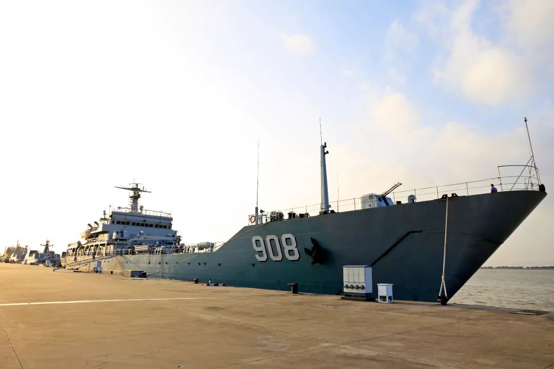 登上雁荡山舰与海军院校教员们来一场航海之旅