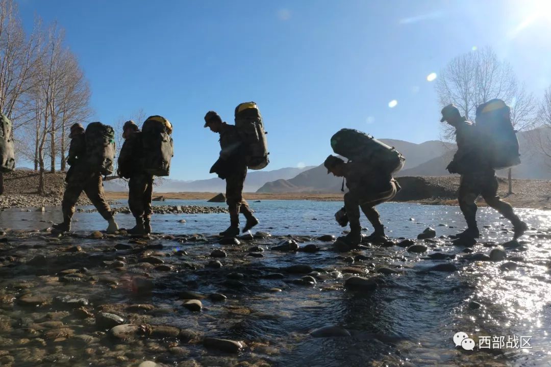 快来围观西部近百幅冬训照片,挑选最威武霸气的兵哥哥