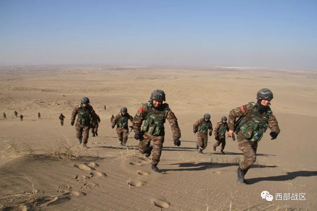 快来围观西部近百幅冬训照片,挑选最威武霸气的兵哥哥