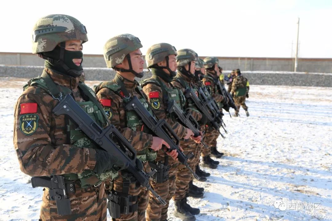 快来围观西部近百幅冬训照片,挑选最威武霸气的兵哥哥_手机新浪网
