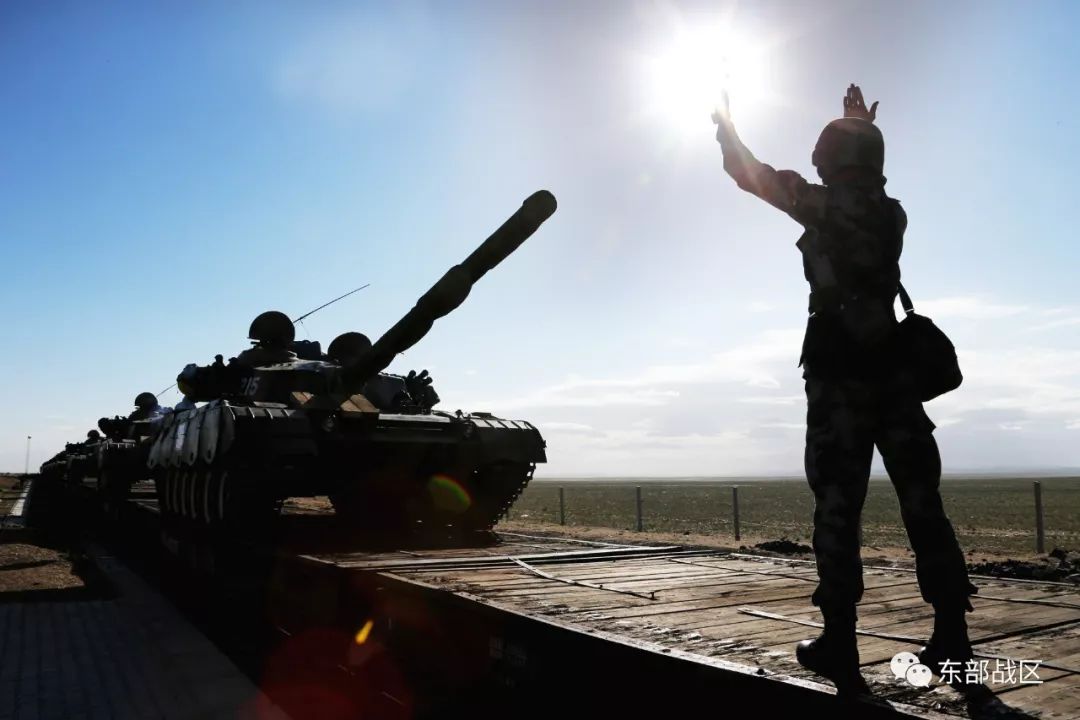 当兵就要有热血,十张军人聊天背景图任你选!