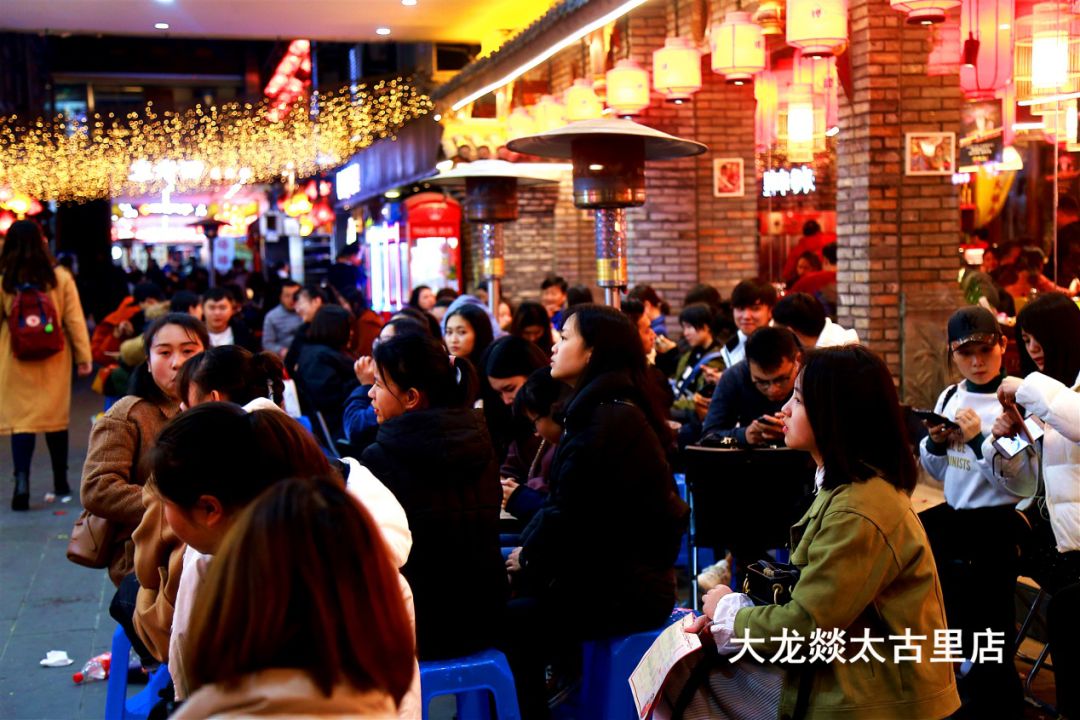 请2328号的顾客就餐了成都首个吃饭排队节火爆收官你有没有被吓倒