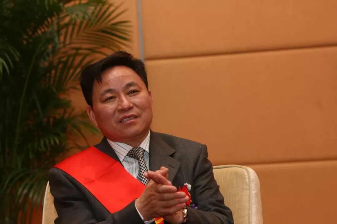 银亿董事长_银喉长尾山雀