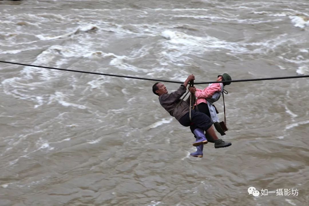 即将消失的怒江过江溜索最快速度堪比汽车