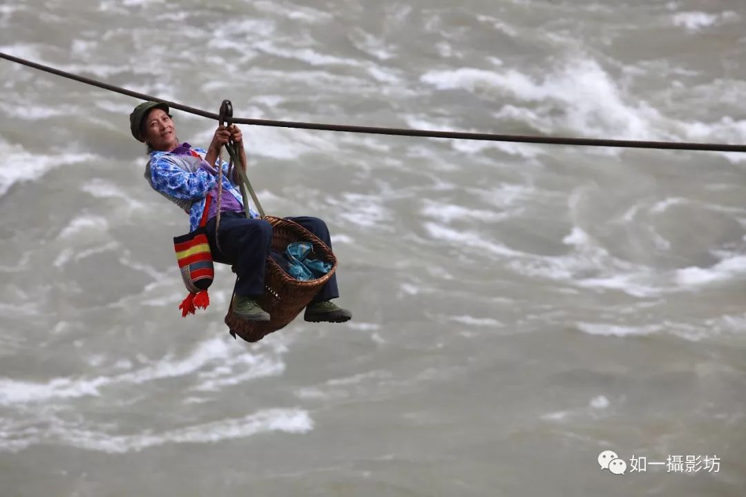 即将消失的怒江过江溜索最快速度堪比汽车