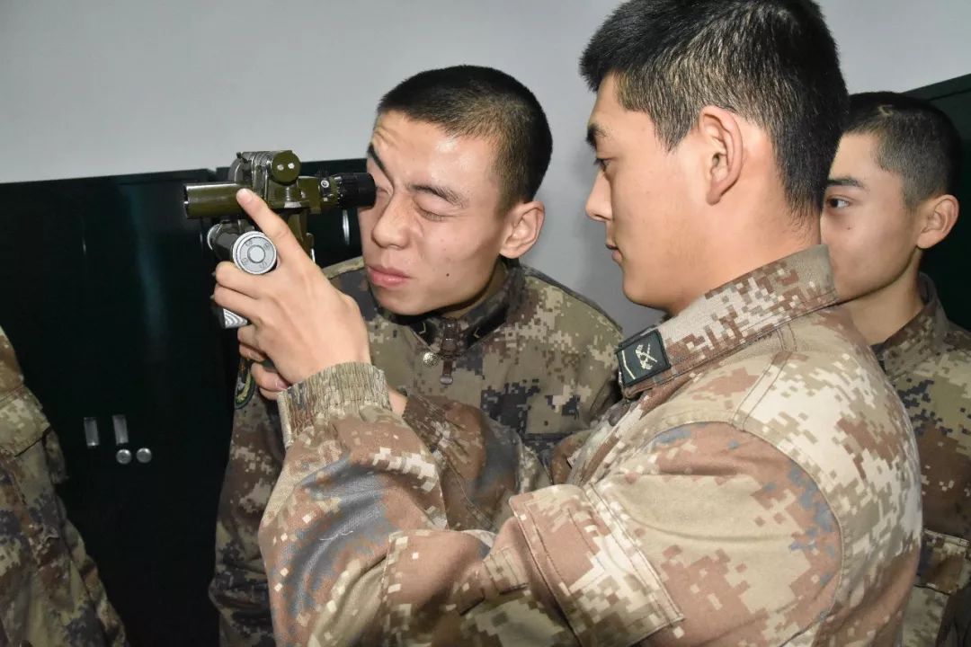 第79集团军某合成旅新兵营 由齐步走打基础