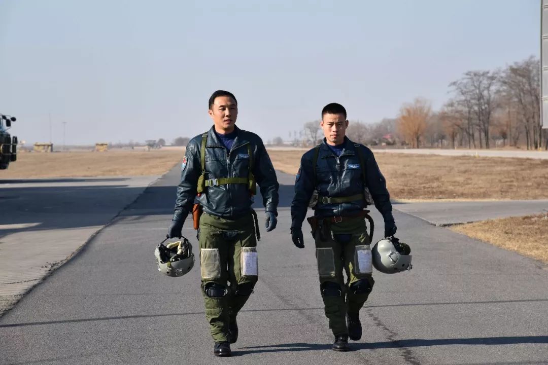 北部战区空军航空兵某旅按实战化组织新年度首飞