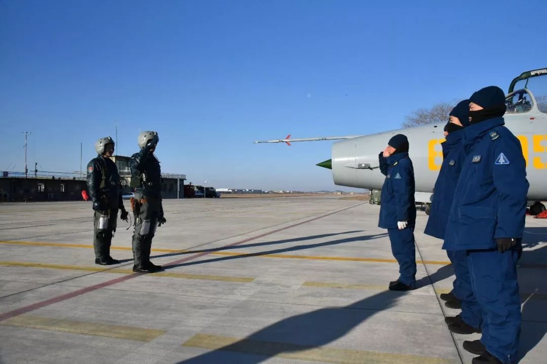 北部战区空军航空兵某旅按实战化组织新年度首飞