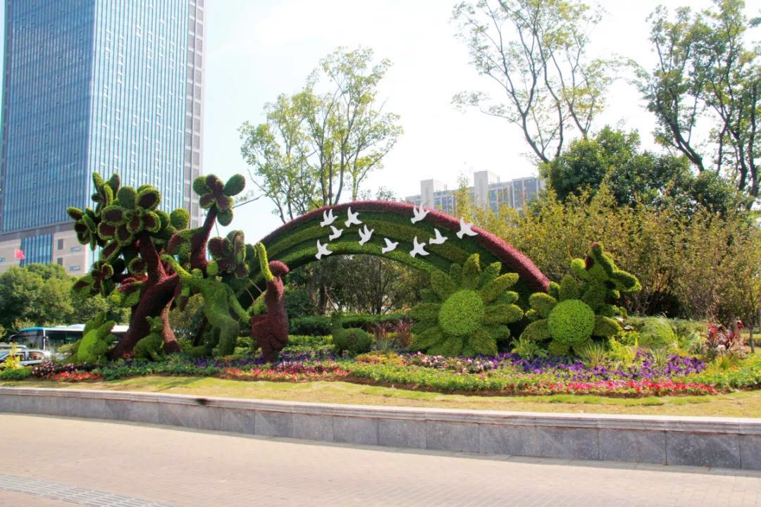 冬日的南京街头值得走走来看看南京新增了哪些冬日绿雕景观