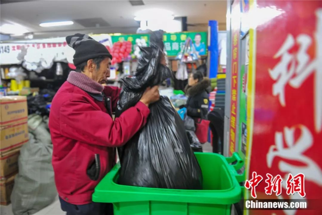  赵永久。于海洋 摄