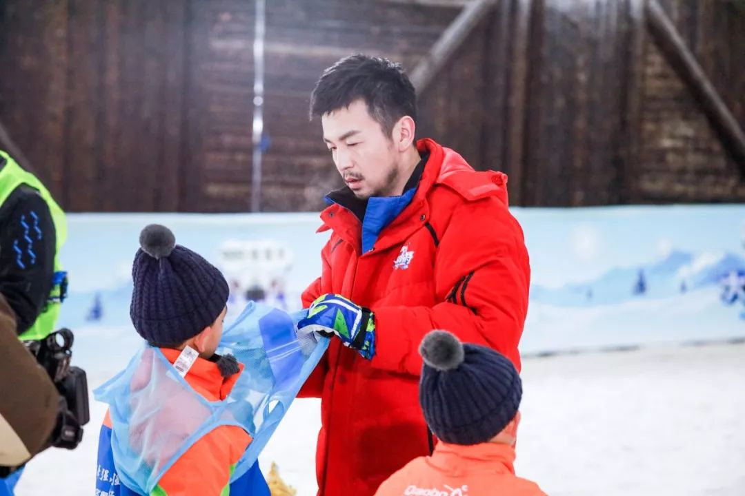 冰雪奇迹教练杨威图片