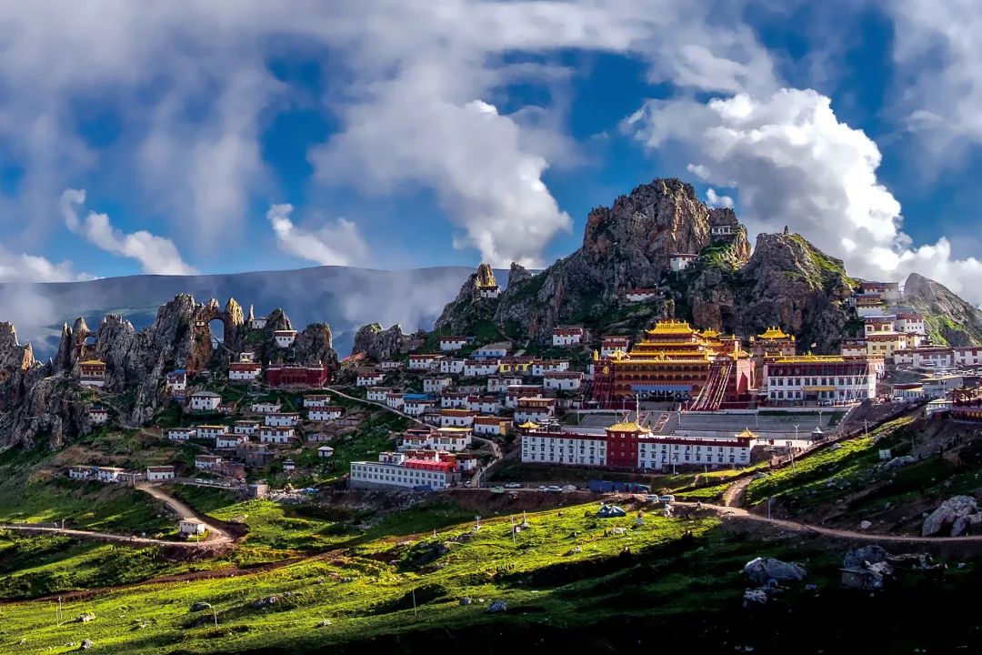 与214国道重叠的一段到达类乌齐县后,如果不沿214国道北上青海玉树