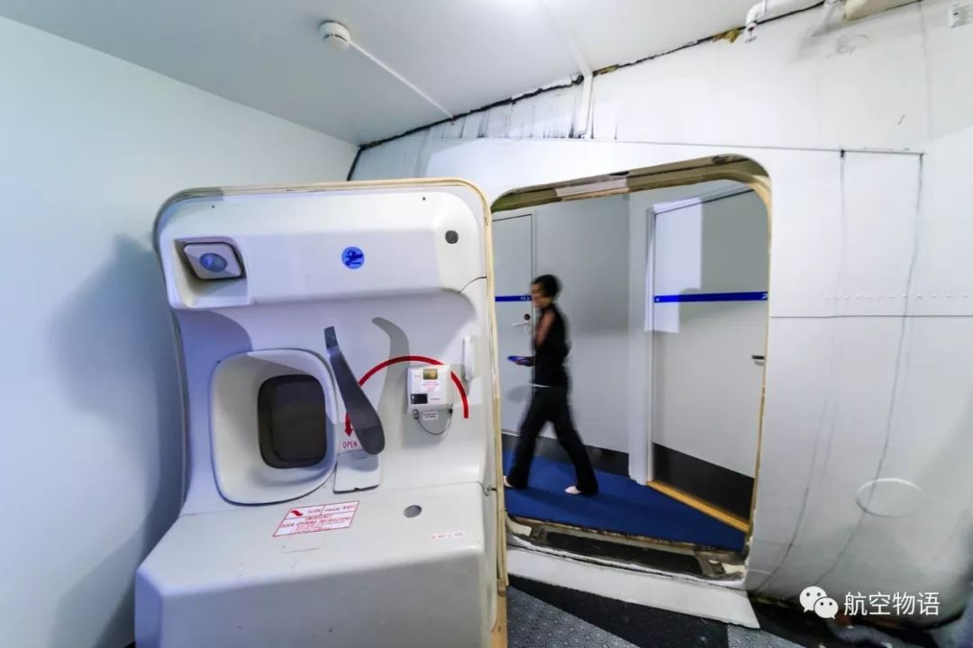 在波音747改成的旅馆住一夜,是什么感受?