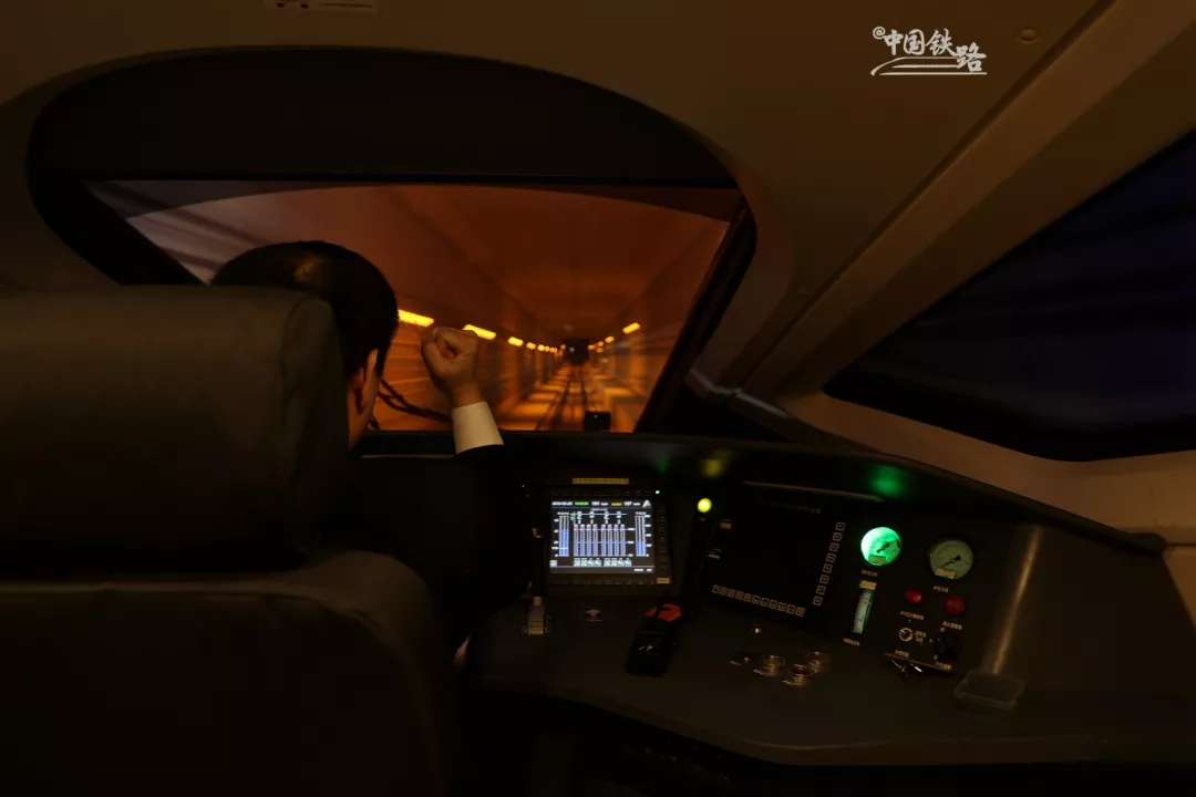 广深港高铁的内地司机在香港过夜吗?|机械师|高