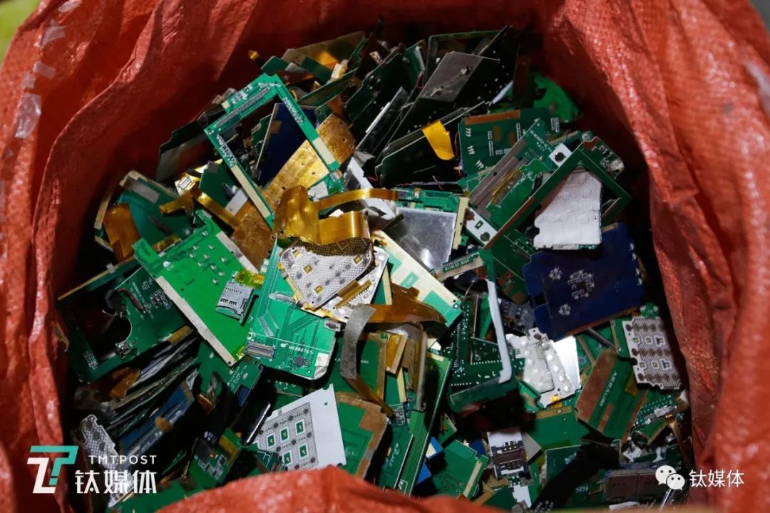 一年废弃4亿部手机都去哪了