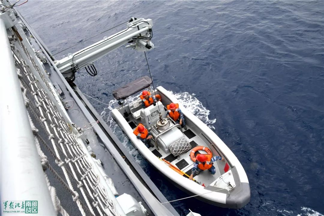 南部战区海军某护卫舰支队南充舰开展海上实战化训练