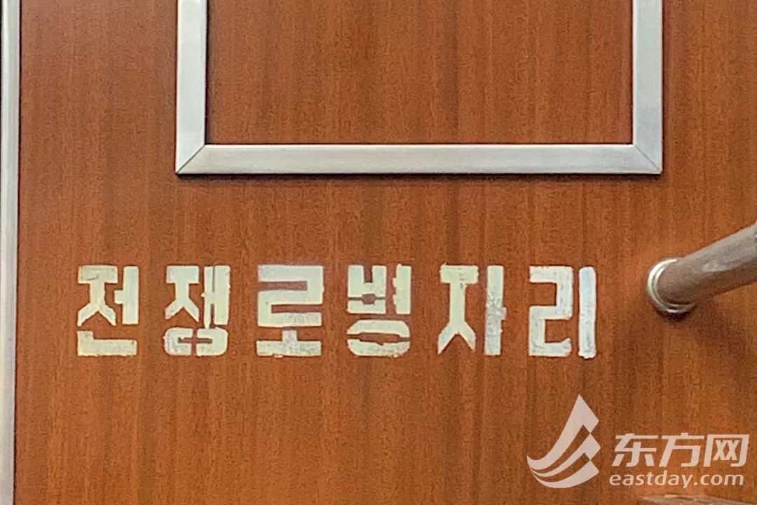 朝鲜小崔:朝鲜人魔幻的一天:地铁上打泡泡龙 全国都是996