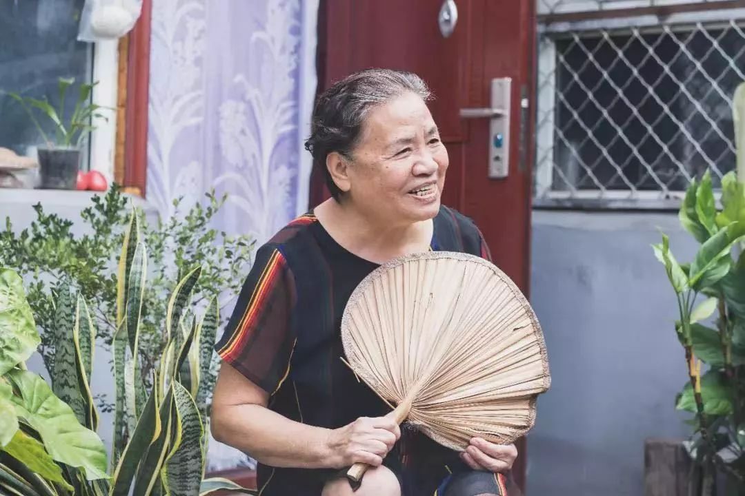 北京丨搭讪1000位北京老人他救出了那些50年前的失落童趣