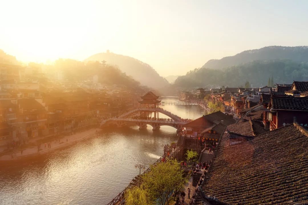 因为一个人,爱上一座城|天保|边城|沈从文_新浪新闻